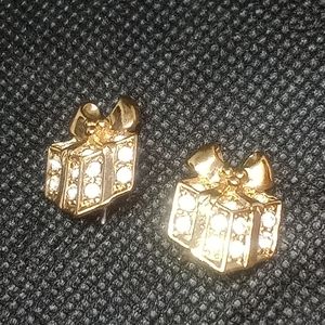 Golden Present Pierce Earrings